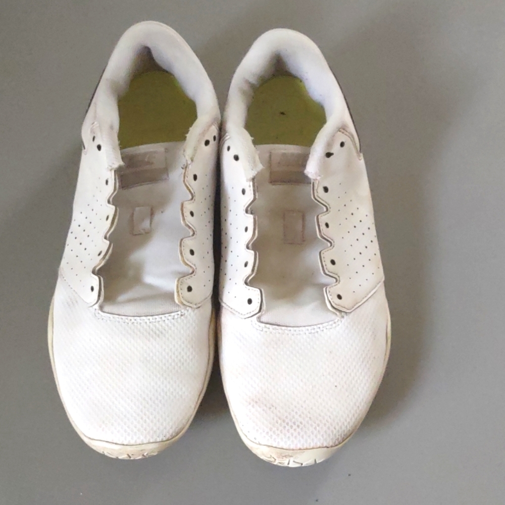 Nike Cheer shoes size 8